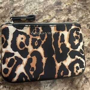 Victoria Secret - Card Holder Keychain (Leapord)